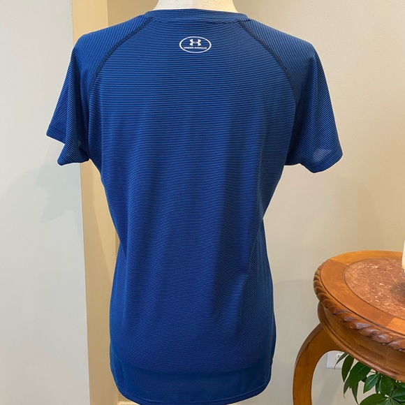 Under Armour V-Neck S/S T-Shirt NWT - Picture 5 of 8